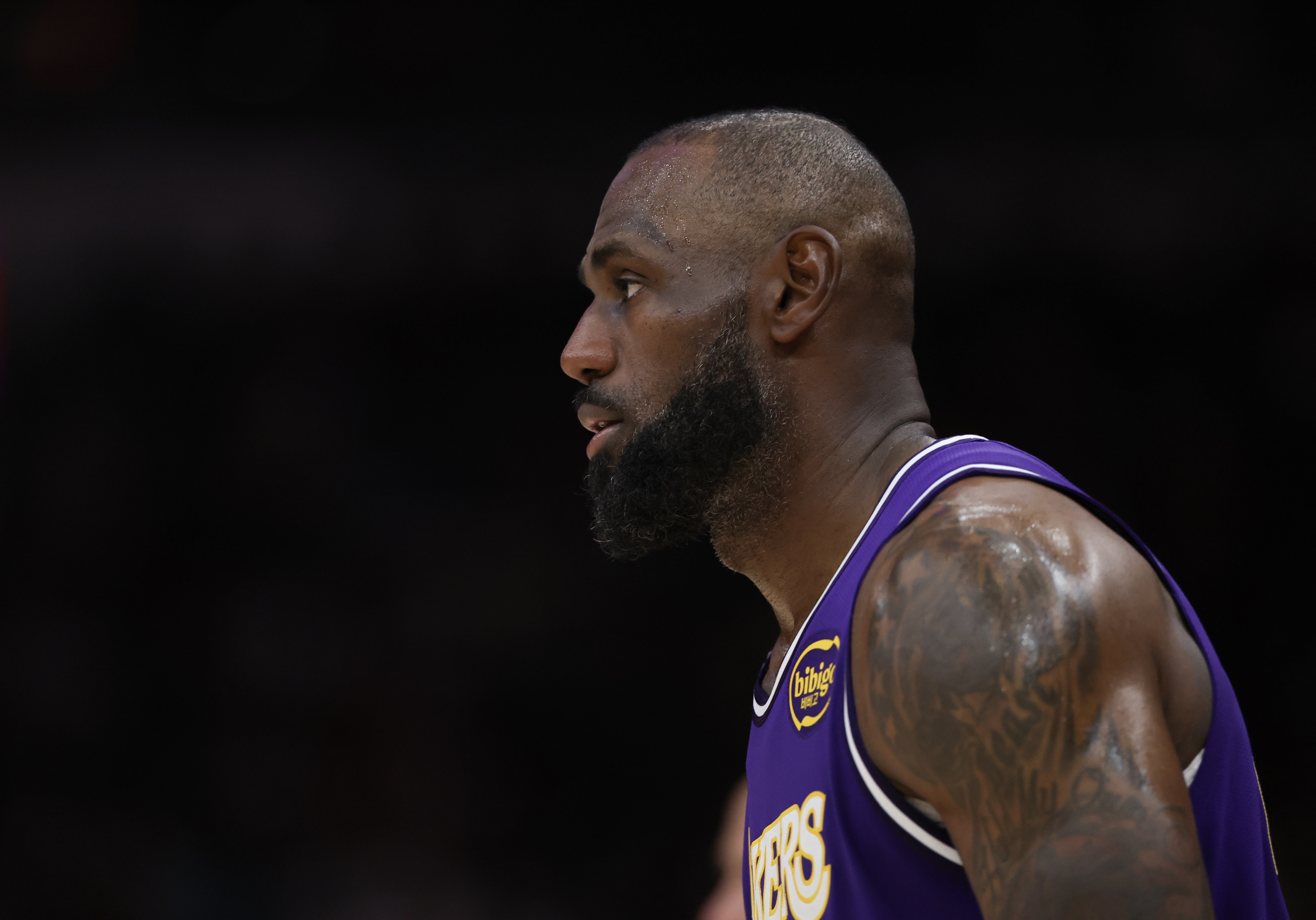 九游入口-阿特金森:面对换防我们通常能让莫布里惩罚 但詹姆斯单防防住了