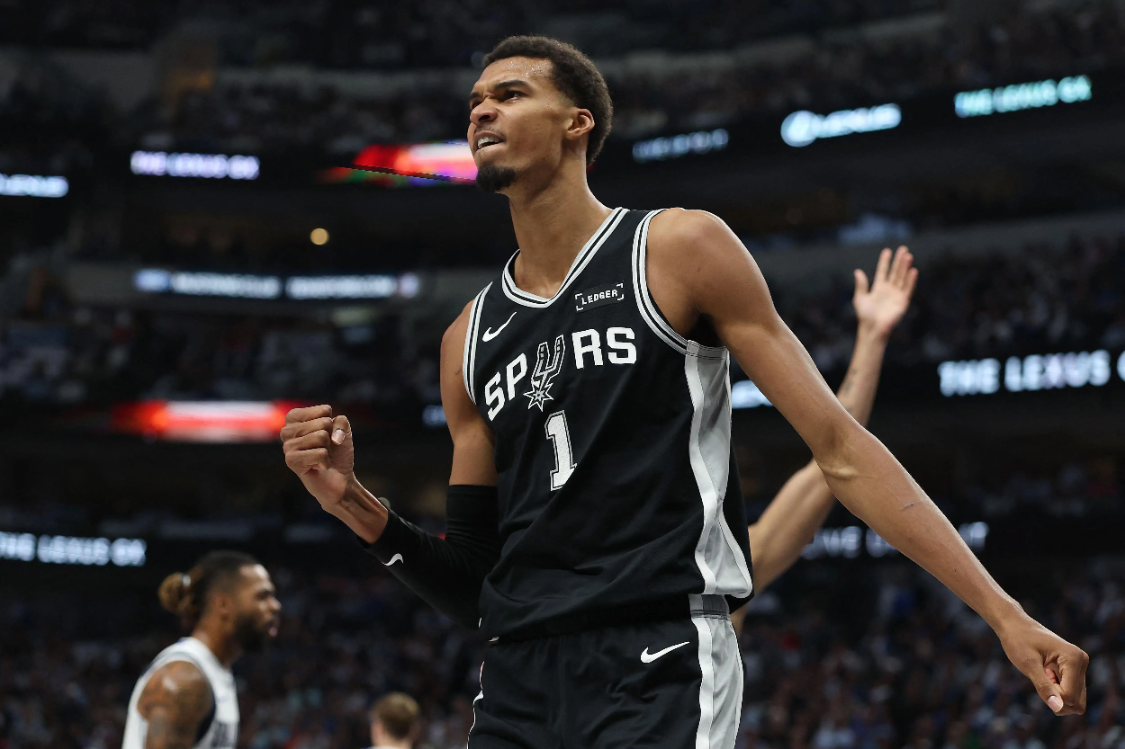 文班亚马复出!马刺114-93胜开拓者,福克斯28+6+7,卡斯尔16+1+8